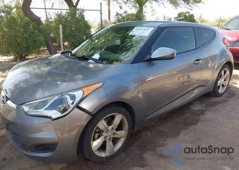 2013 Hyundai Veloster Base W/Black z USA, uszkodzony, nr VIN KMHTC6AD6DU125295